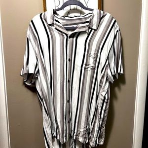 Black, Gray, and White Aeropostale causal button up beach shirt. size large